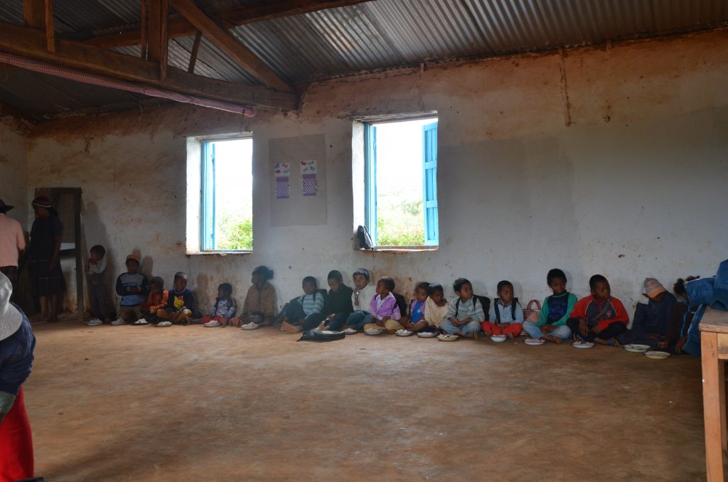 gouter organisé par Femmes En Action à l'école malgache d'Andozoka